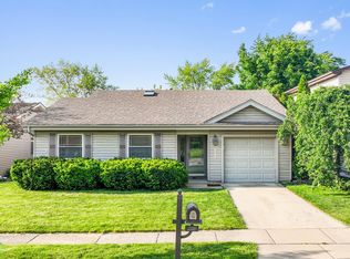 2380 Goldfinch St, Woodridge, IL 60517