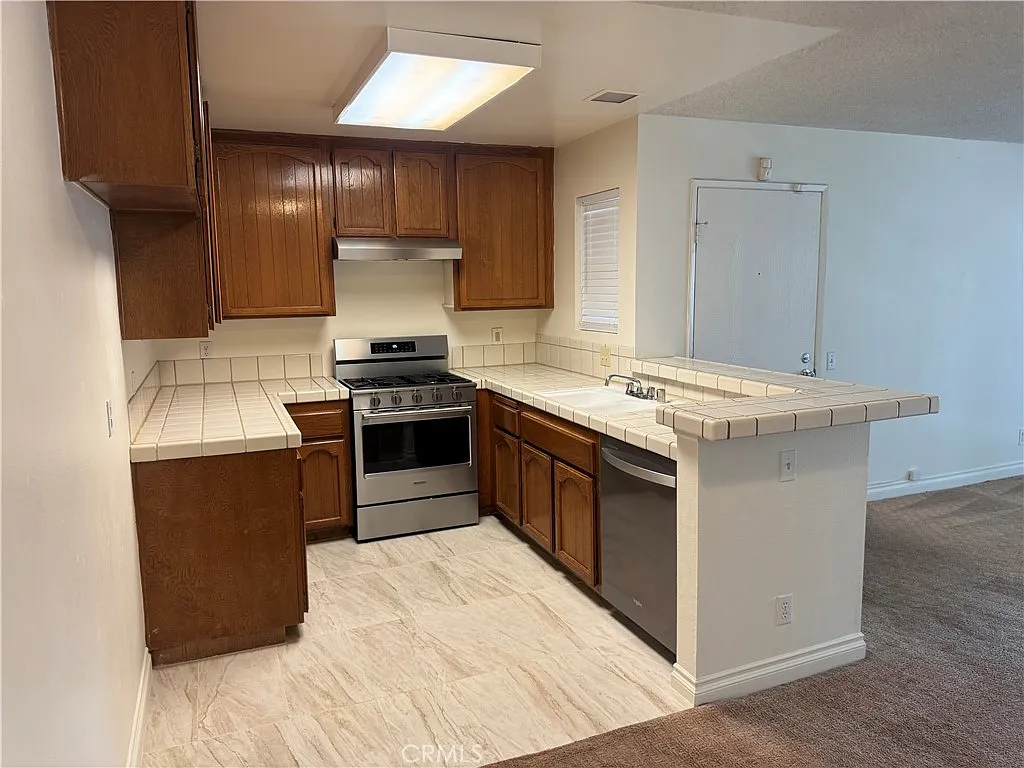 2 bed, 2.0 bath, 921 sqft, $2,850 — Photo 4