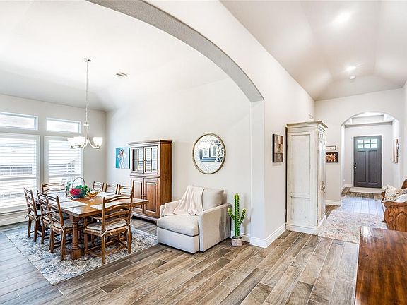 4th image of 823 Westerkirk Dr