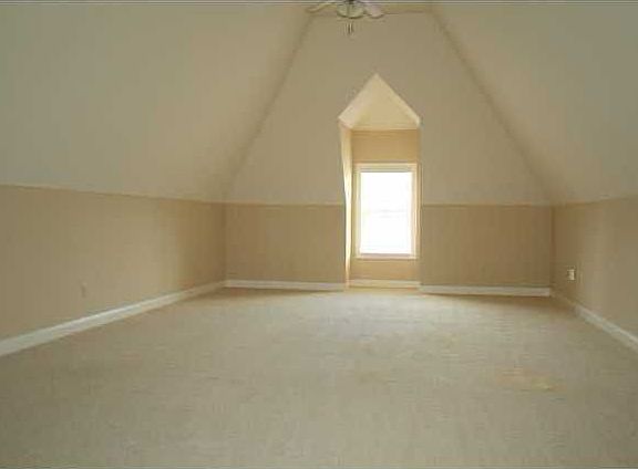 4th image of 125 Woodlands Glen Cir