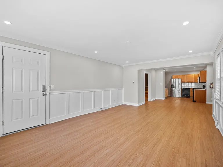 4 Thurston Ave — Photo 11