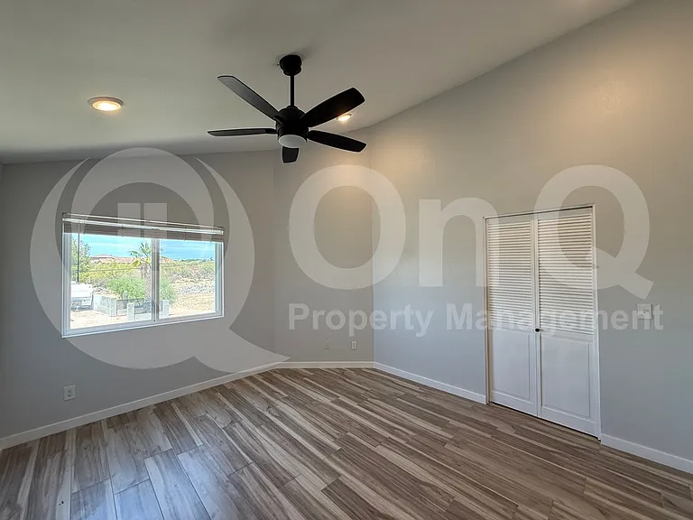 3037 W Monmouth St — Photo 18