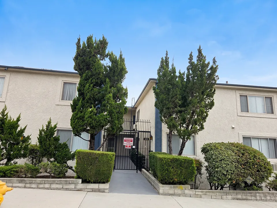 Competitively Priced, Beautiful Tujunga surrounded by theFoothill mountains!