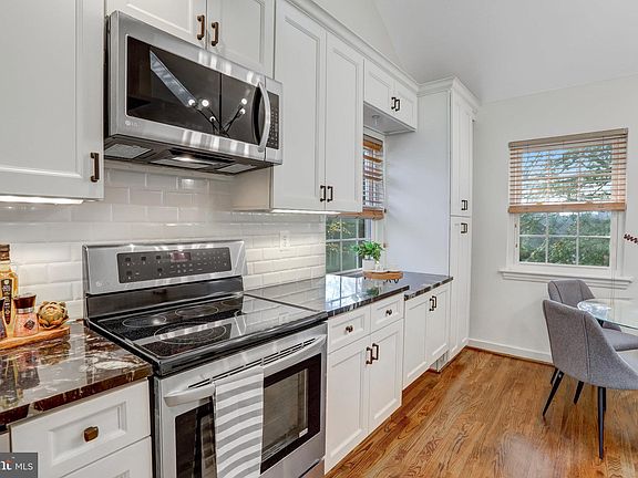 4th image of 2023 21st St N APT 28
