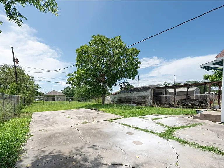 2522 Cleo St — Photo 16