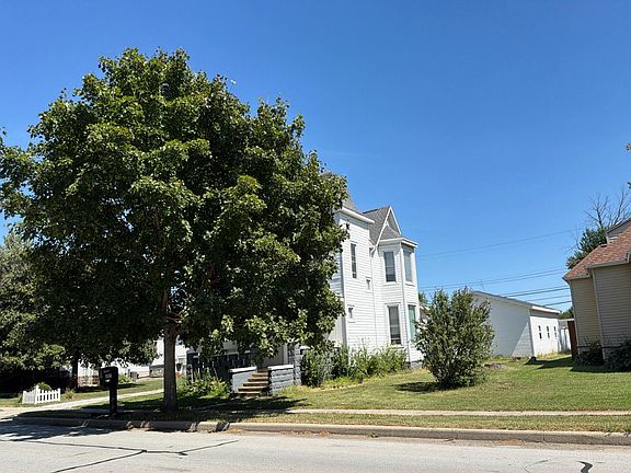 2nd image of 403 N Range St