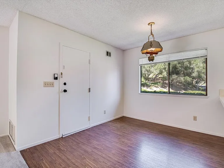 18 Stanford Cir — Photo 6