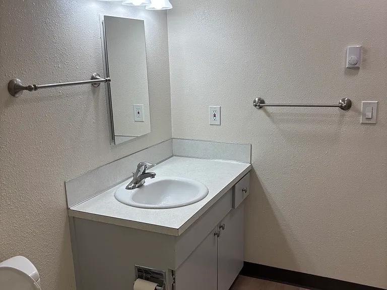Treaty Rock Apartments — Photo 10
