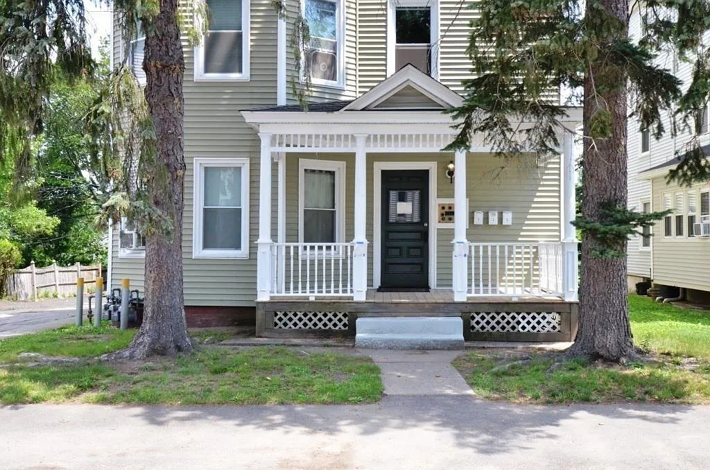 3 bed, 1.5 bath, 1150 sqft, $2,299 — Photo 1