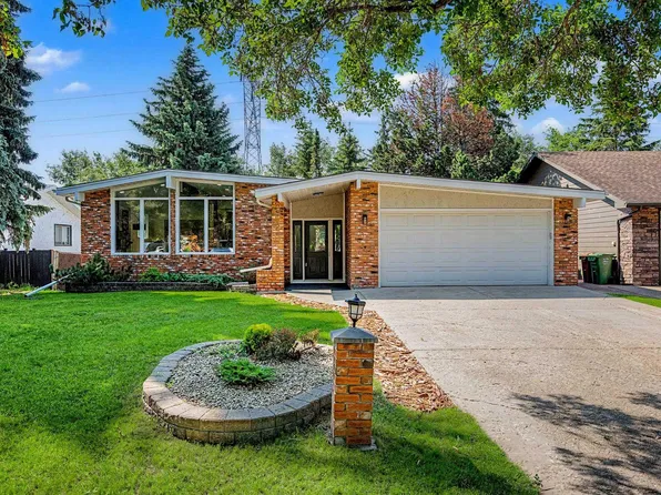 102 Goodridge Dr, Saint Albert, AB T8N 2B2