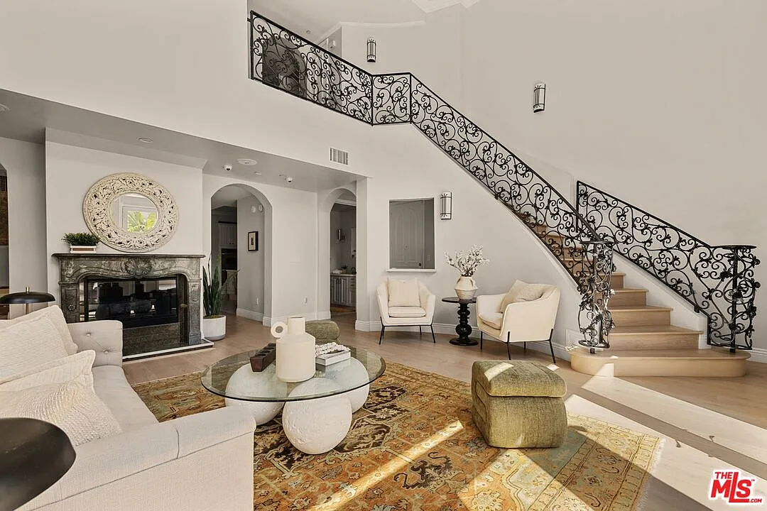 3 bed, 5.0 bath, 2575 sqft, $9,500 — Photo 1