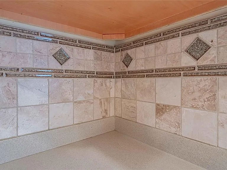 285 Bridle Path Rd — Photo 20