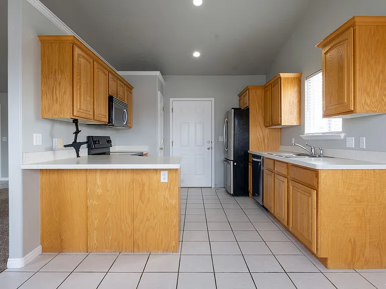537 N 400 W — Photo 4