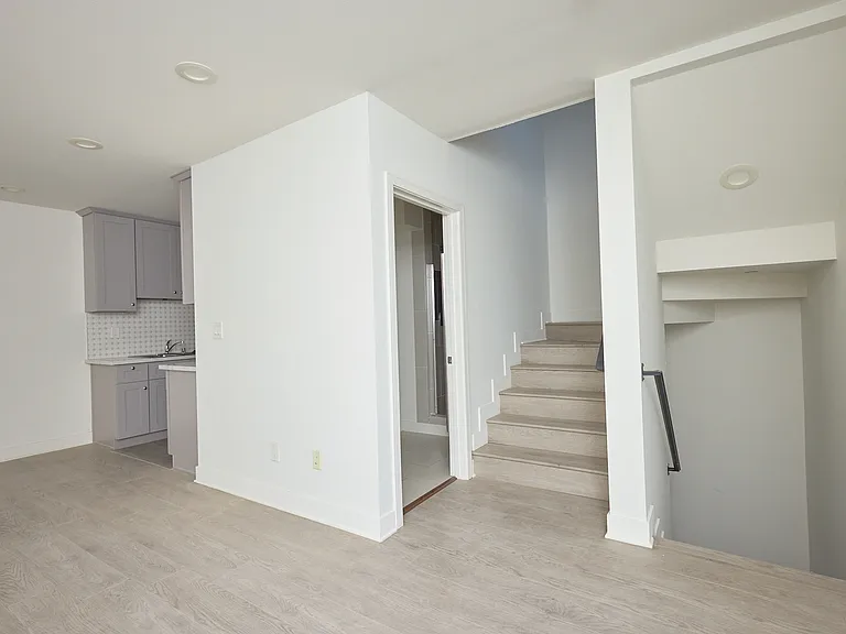 125 N Mountain View Ave #125 — Photo 6