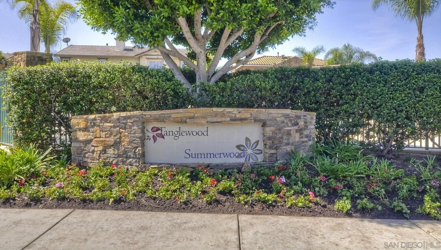 3 bed, 2.5 bath, 1581 sqft, $4,450 — Photo 2