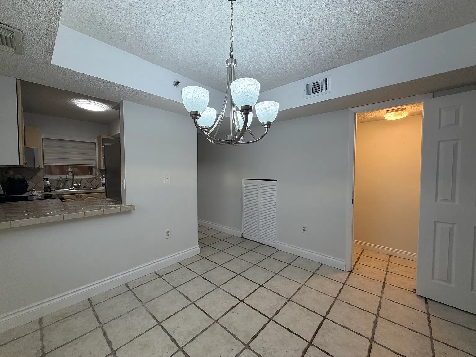 2 bed, 1.5 bath, 1002 sqft, $2,200 — Photo 3
