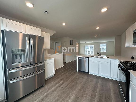 5th image of 8754 Clover Ln
