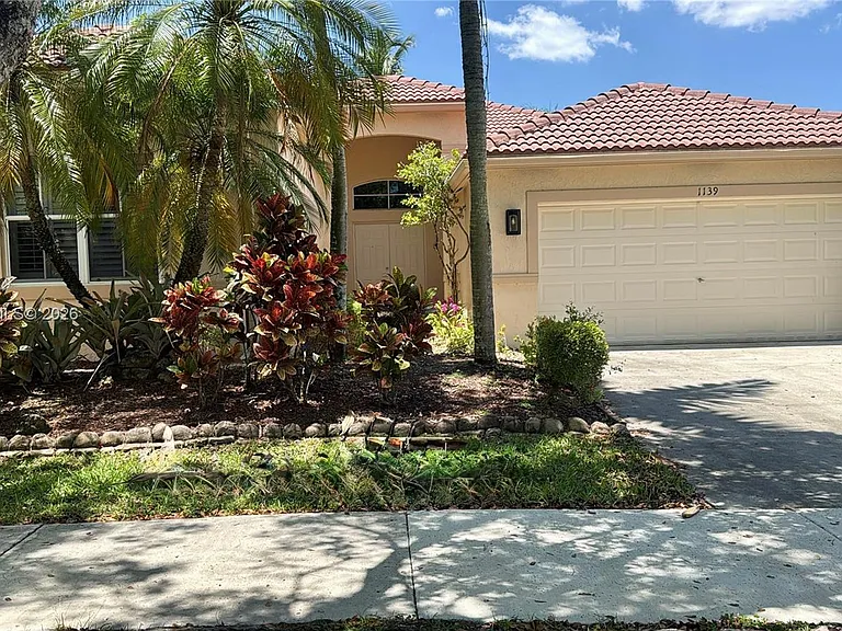 1139 Chenille Cir — Photo 1