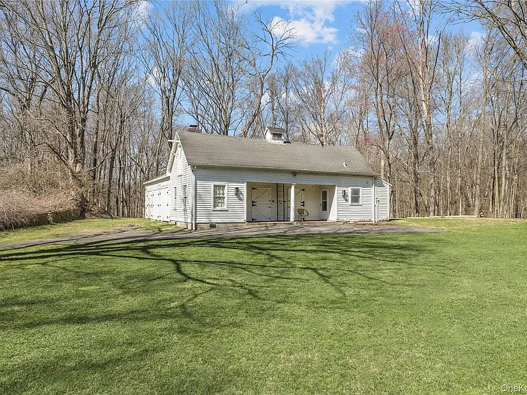 269 Stone Hill Rd — Photo 36