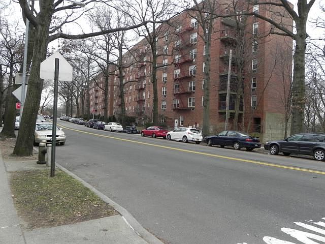 1st image of 4360 Douglaston Pkwy APT 403