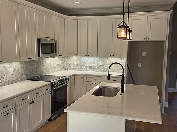 4th image of 205 Wilshaw Ct