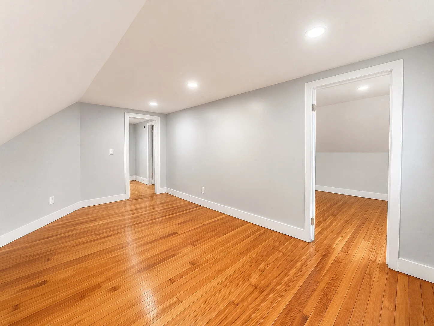 2 bed, 970 sqft, $2,700 — Photo 3