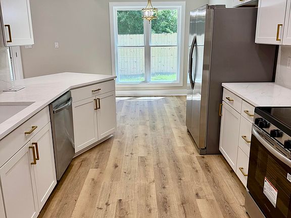 5th image of 25 Weatherstone Dr
