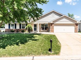 2 Vanguard Dr, Saint Peters, MO