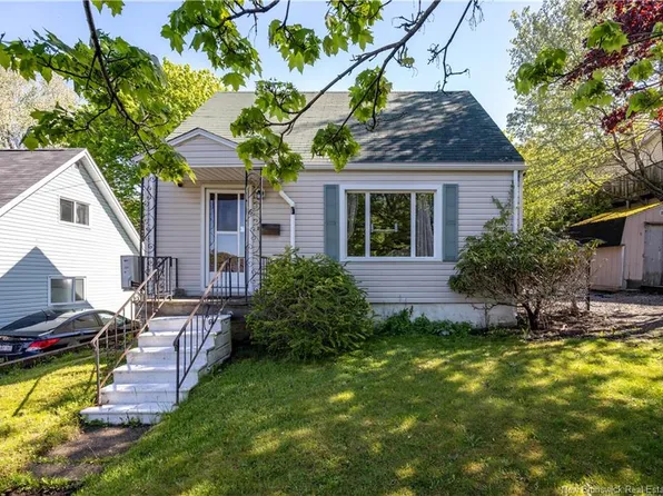 6 Webster St, Saint John, NB E2K 2S8
