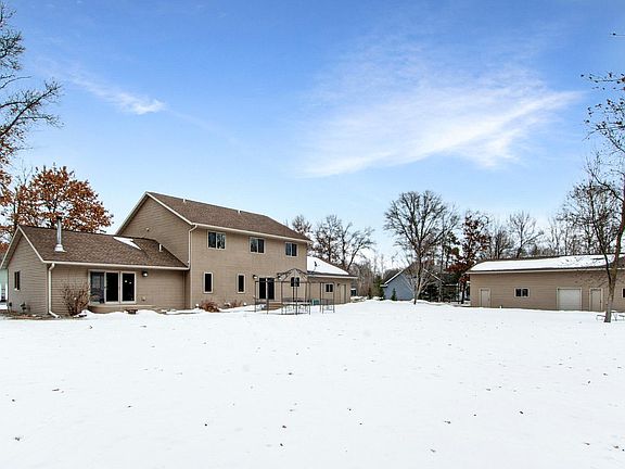 2nd image of 1211 Parkview Dr