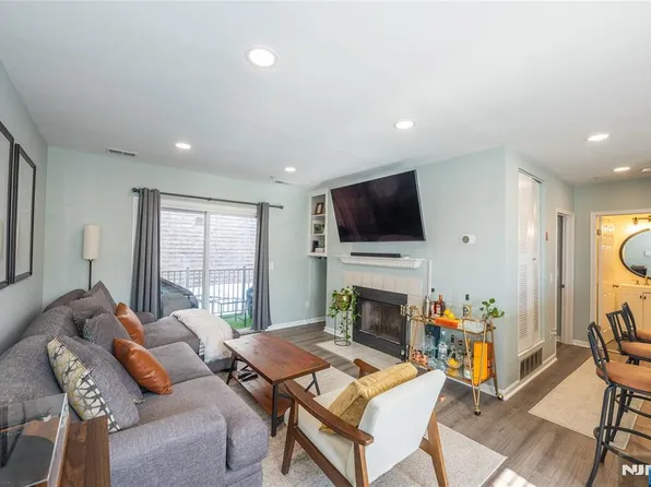 4101 Schindler Ln, Wayne, NJ 07470