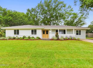 1207 Hammersmith Ln, Ocean Springs, MS 39564
