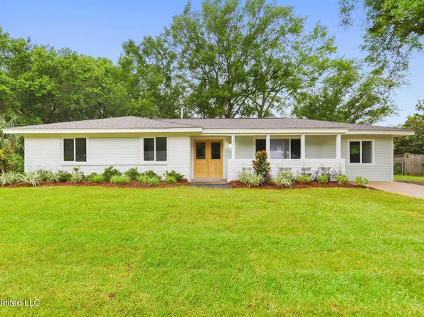 1207 Hammersmith Ln, Ocean Springs, MS 39564