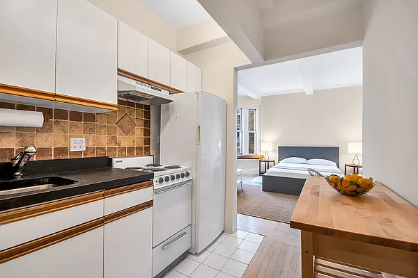 Sold by Compass | media 17