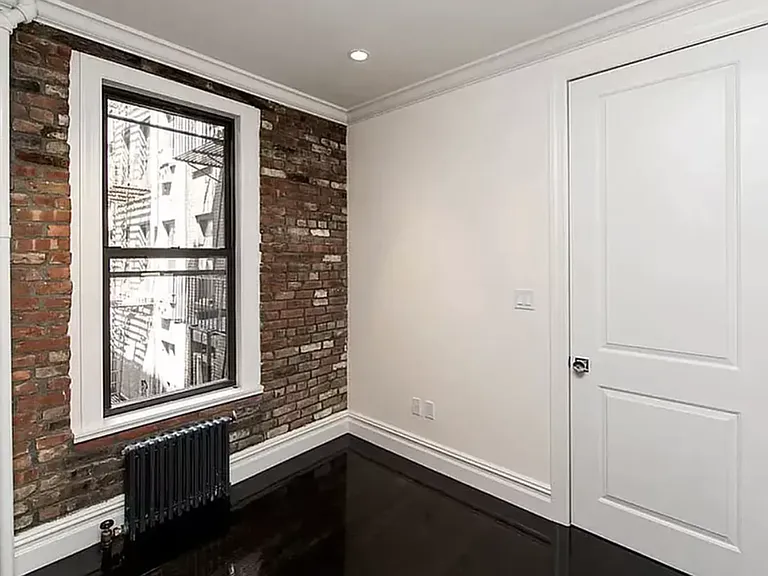 133 E 4th St #3 — Photo 5