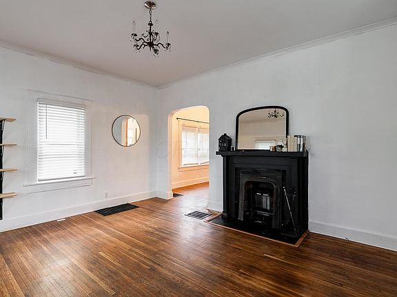 3rd image of 904 Miller Ave