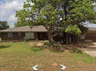 2221 E Davis Ave, Weatherford, OK 73096