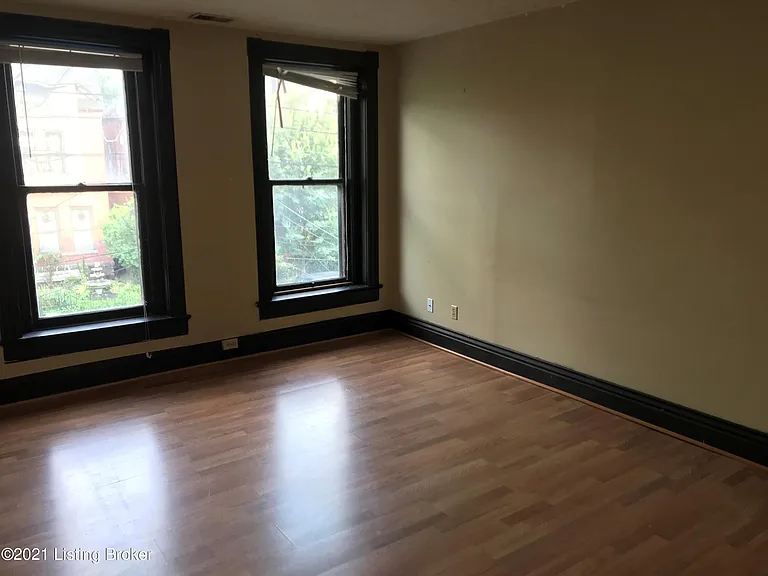 1304 S Brook St #2 — Photo 4
