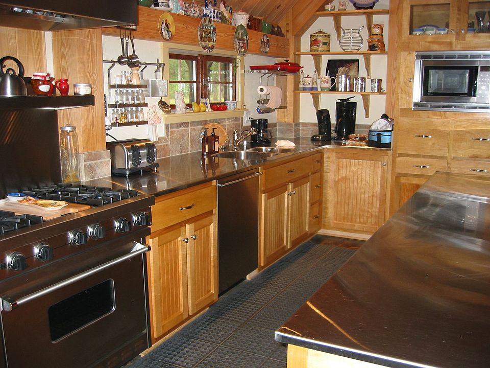 Gourmet Kitchen - Viking Stove, SS appliance 