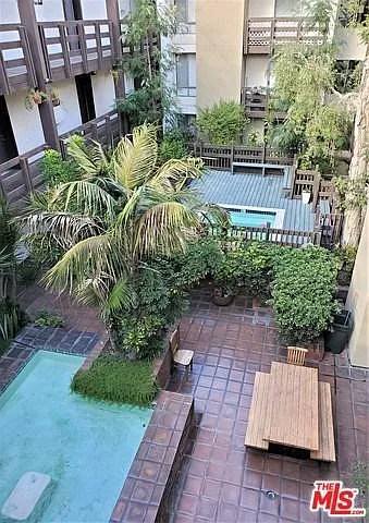 320 S Ardmore Ave #209 — Photo 4