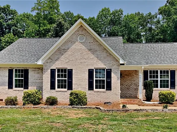7511 Walking Stick Ln, Liberty, NC 27298