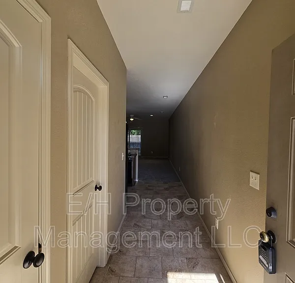 2146 N Woodlawn Blvd — Photo 3