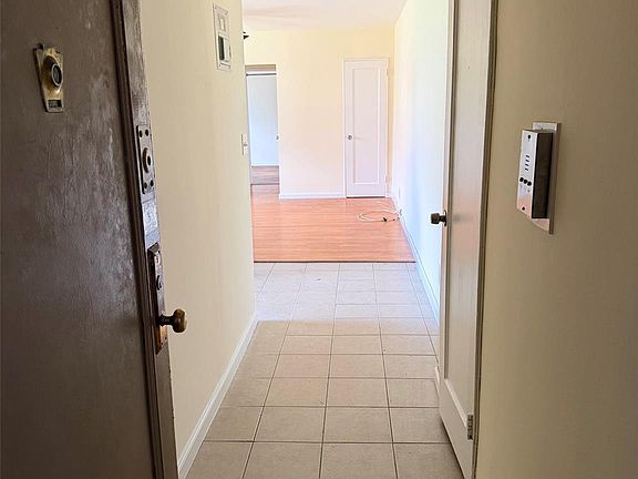 3rd image of 10 DAVENPORT Avenue #1F