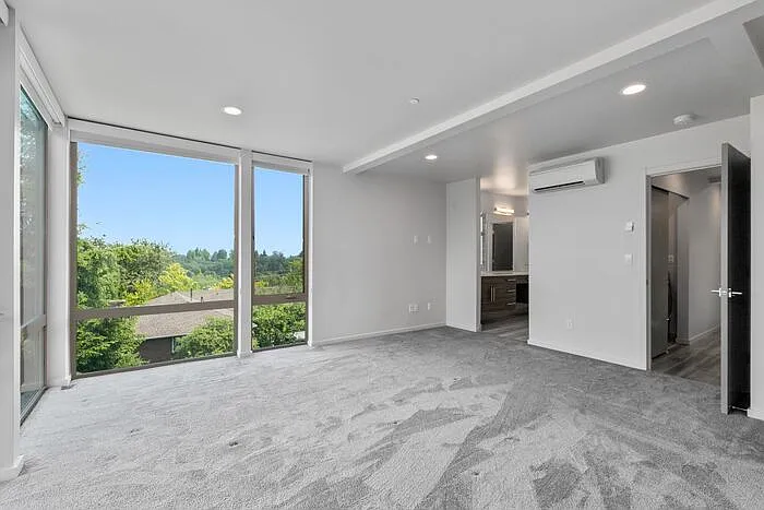 2409 E Thomas St — Photo 22