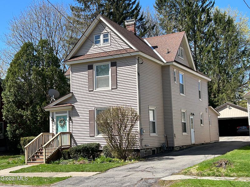 3rd image of 83 Kingsboro Avenue
