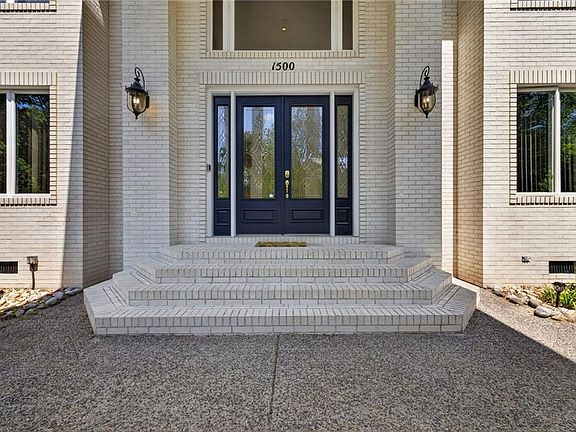 3rd image of 1500 Chandon Cres