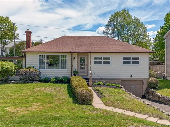 90 Bayview Dr, Saint John, NB E2M 4E1