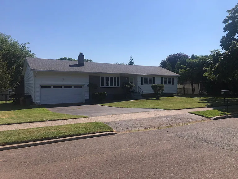 45 High Meadow Ln — Photo 2