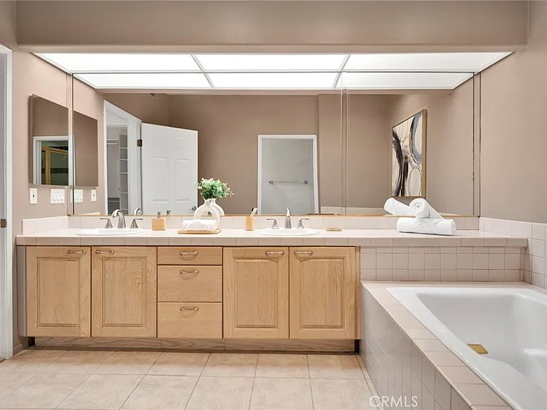 1800 Butler Ave #104 — Photo 22