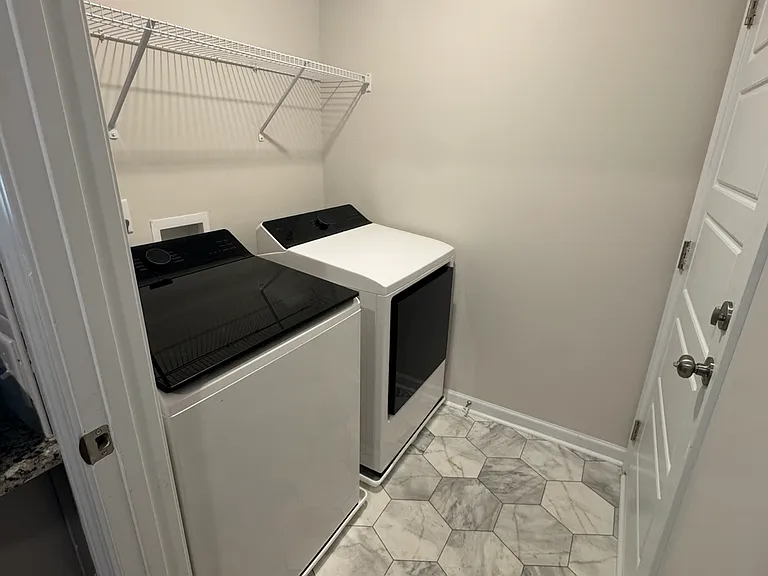 211 Railroad St — Photo 14